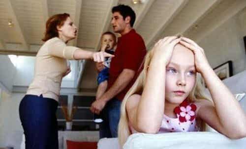 Estar avergonzado de tu familia: ¿qué hacer?